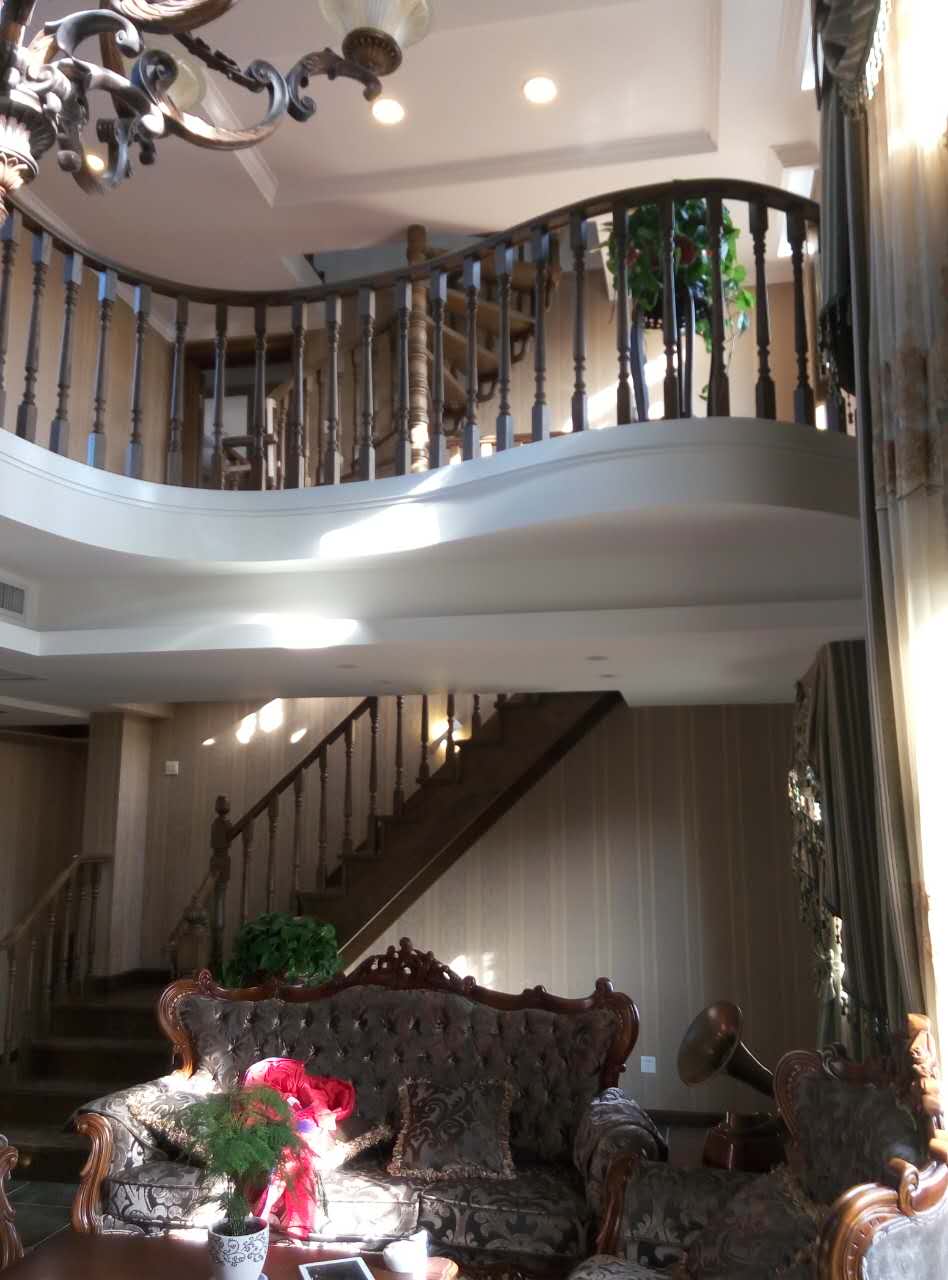 美式客厅楼梯效果图